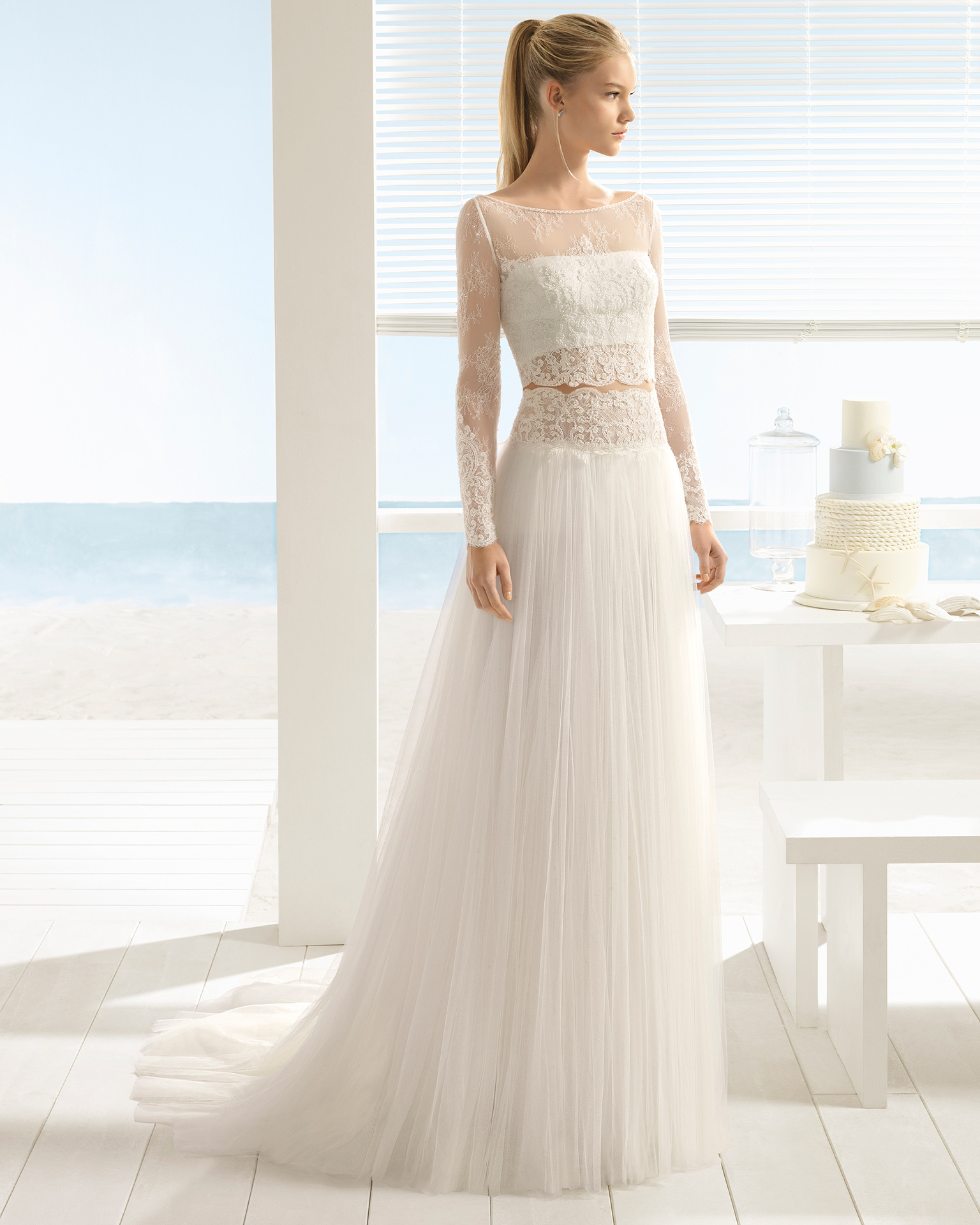 Robe de mariée trois pièces bohème en tulle doux et dentelle avec pierreries à manches longues, veste.