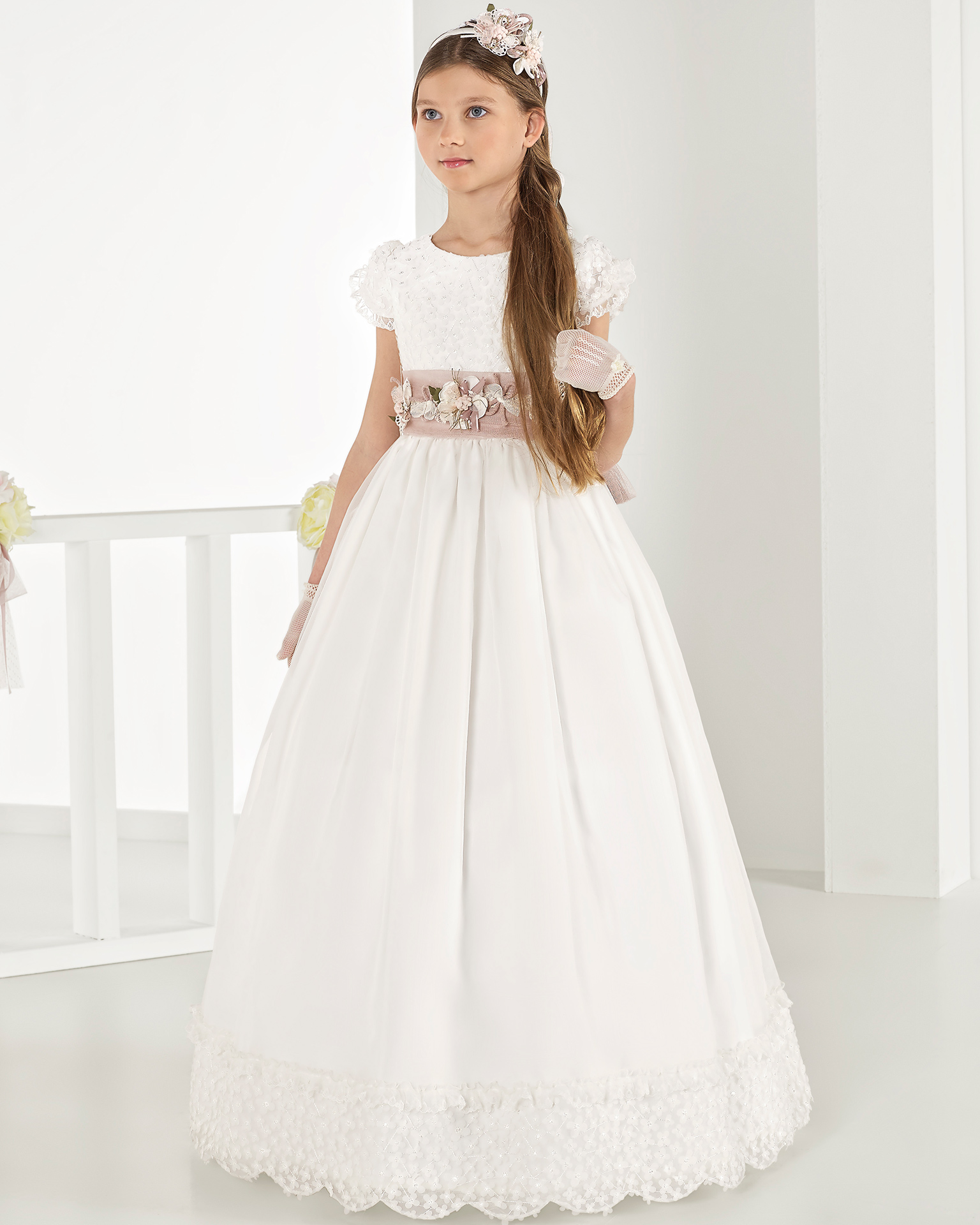 Ballgown-style striped organza First Communion or bridesmaid's dress with empire waist, in natural. 2018 AIRE COMUNION Collection.