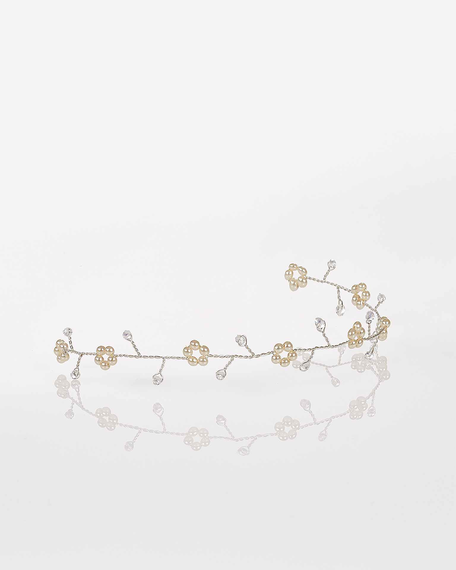 Silver wire headpiece, in silver. 2018 AIRE BARCELONA Collection.