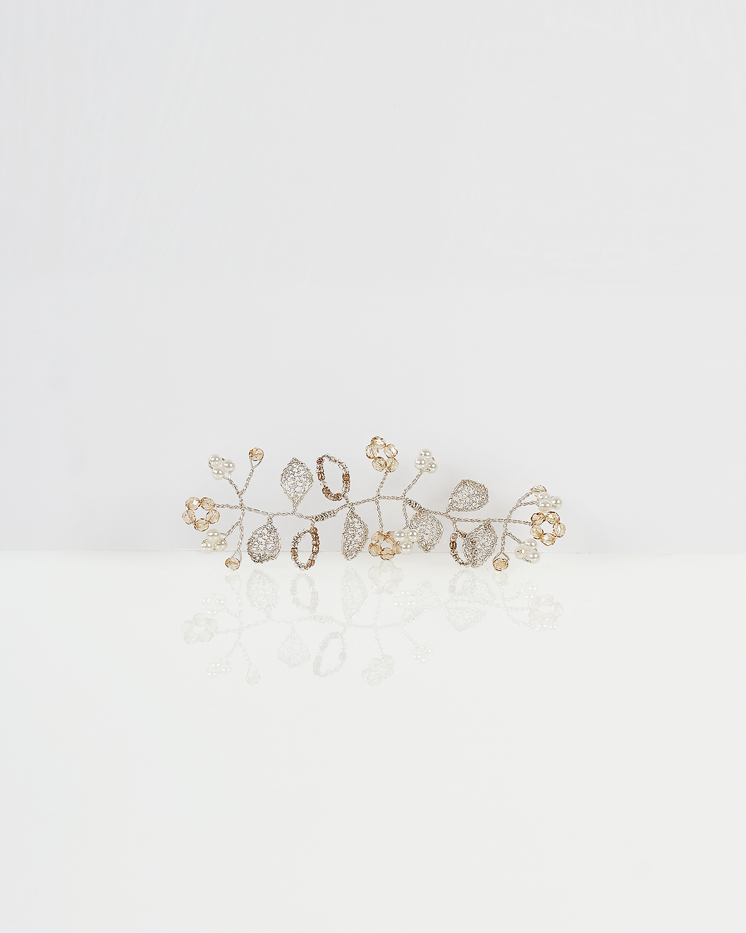 Silver wire headpiece, in silver. 2018 AIRE BARCELONA Collection.