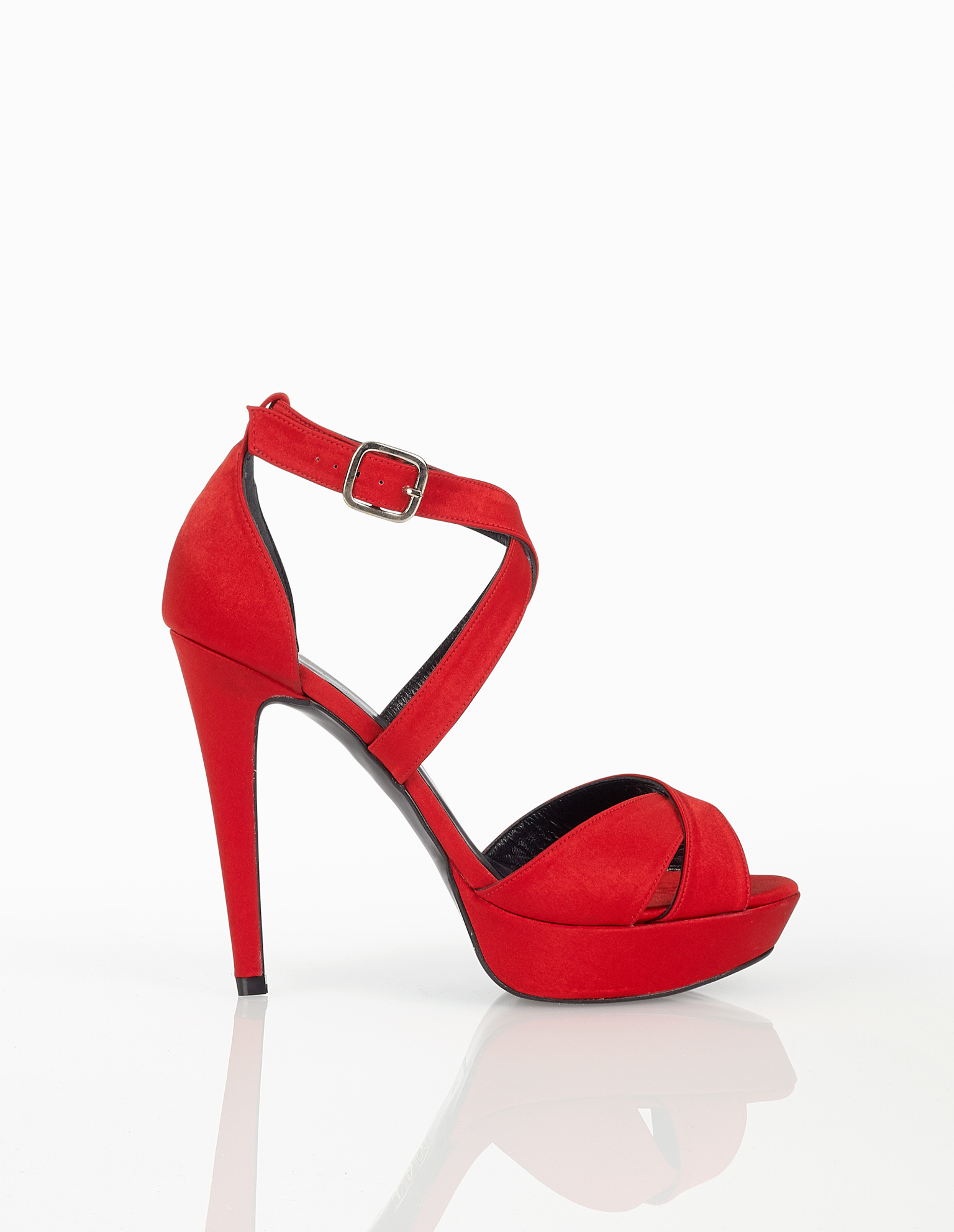 Satin cocktail platform sandals with closed high heel, available in a cobalt, lead, red and black. 2018 FIESTA AIRE BARCELONA Collection.